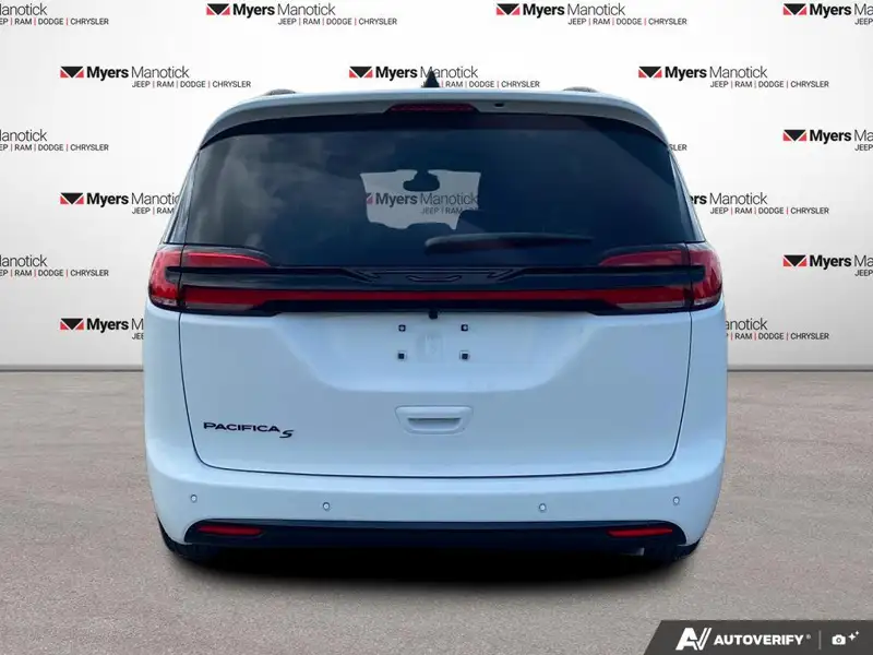 2027 Chrysler Pacifica Select, bílá, dovoz Kanada — foto 4 z 12