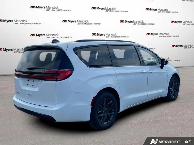 2027 Chrysler Pacifica Select, bílá, dovoz Kanada — foto 5 z 12