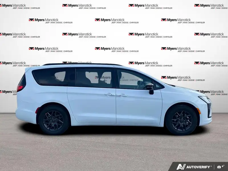 2027 Chrysler Pacifica Select, bílá, dovoz Kanada — foto 6 z 12