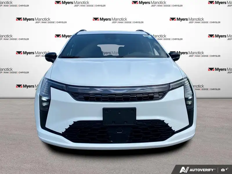 2027 Chrysler Pacifica Select, bílá, dovoz Kanada — foto 8 z 12