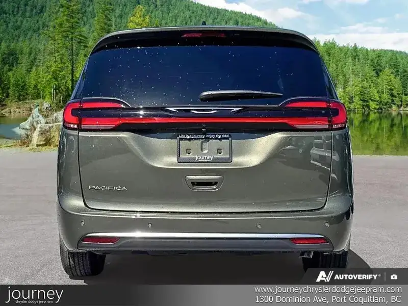 2027 Chrysler Pacifica Select, zelená, 15 km, dovoz Kanada — foto 5 z 12