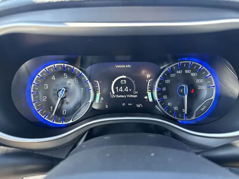 2027 Chrysler Pacifica Select, bílá, 21 km, dovoz Kanada — foto 10 z 12