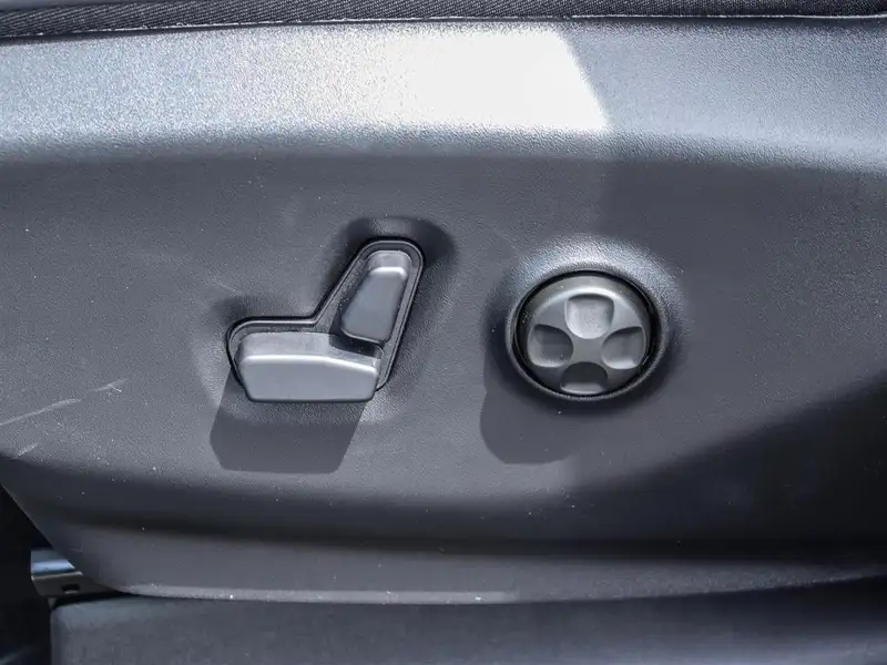 2027 Chrysler Pacifica Select, modrá, 93 km, dovoz Kanada — foto 6 z 12
