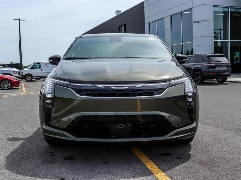2027 Chrysler Pacifica Select, zelená, 93 km, dovoz Kanada — foto 2 z 12