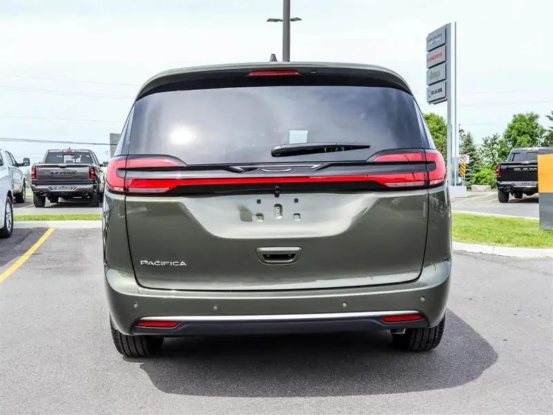 2027 Chrysler Pacifica Select, zelená, 93 km, dovoz Kanada — foto 4 z 12