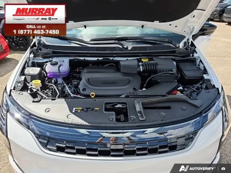 2027 Chrysler Pacifica Select, bílá, 10 km, dovoz Kanada — foto 10 z 12