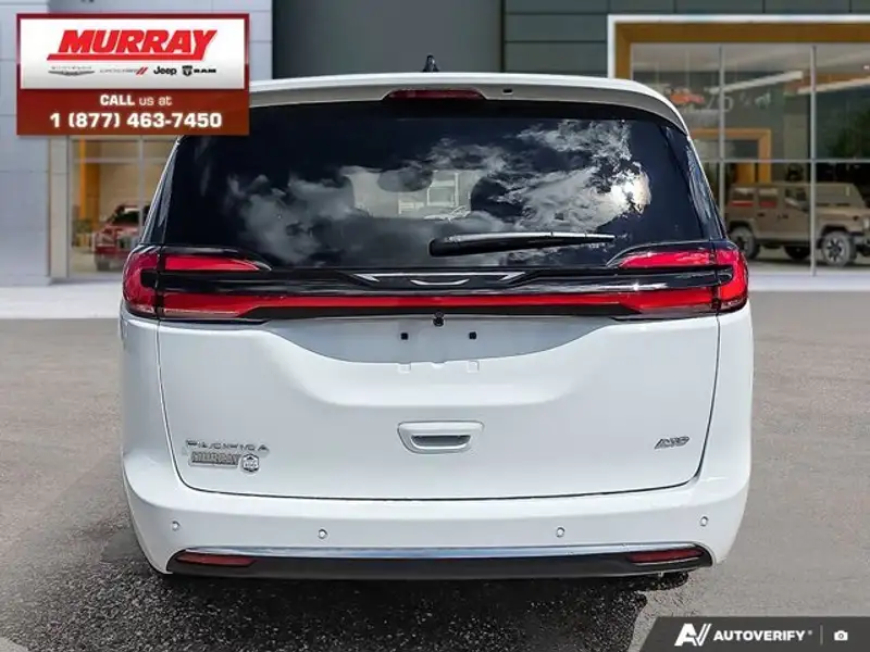 2027 Chrysler Pacifica Select, bílá, 10 km, dovoz Kanada — foto 5 z 12