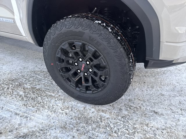 2026 GMC Canyon Elevation, béžová, 9 km, dovoz Kanada — foto 4 z 4