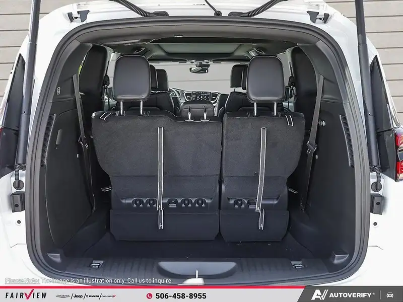 2027 Chrysler Pacifica SELECT AWD, bílá, 20 km, dovoz Kanada — foto 7 z 12