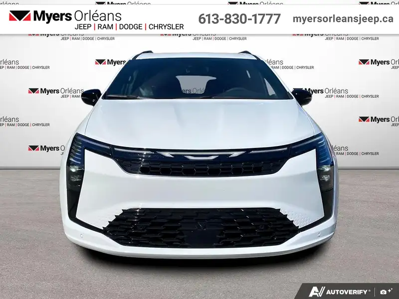 2027 Chrysler Pacifica Select AWD, bílá, dovoz Kanada — foto 8 z 12