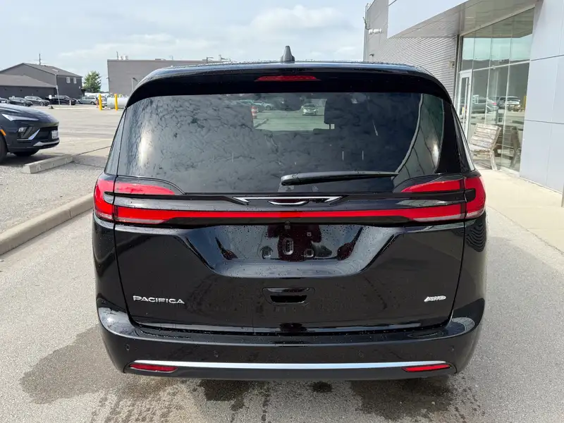 2027 Chrysler Pacifica Select, černá, 10 km, dovoz Kanada — foto 5 z 12