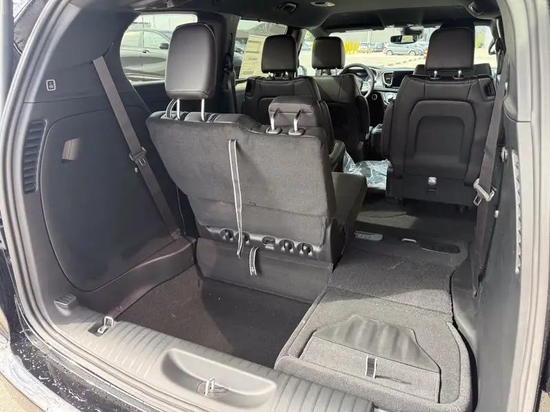 2027 Chrysler Pacifica Select, černá, 10 km, dovoz Kanada — foto 8 z 12