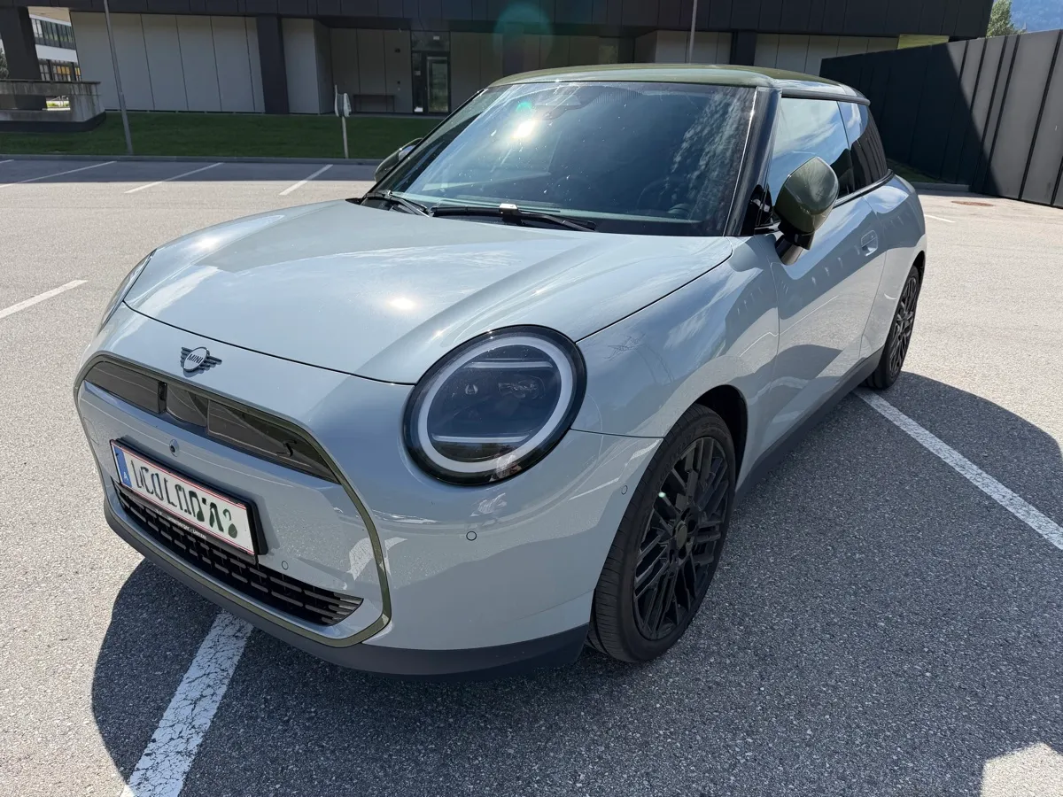 2026 MINI Cooper, 1 500 km, Rakousko — foto 2 z 3