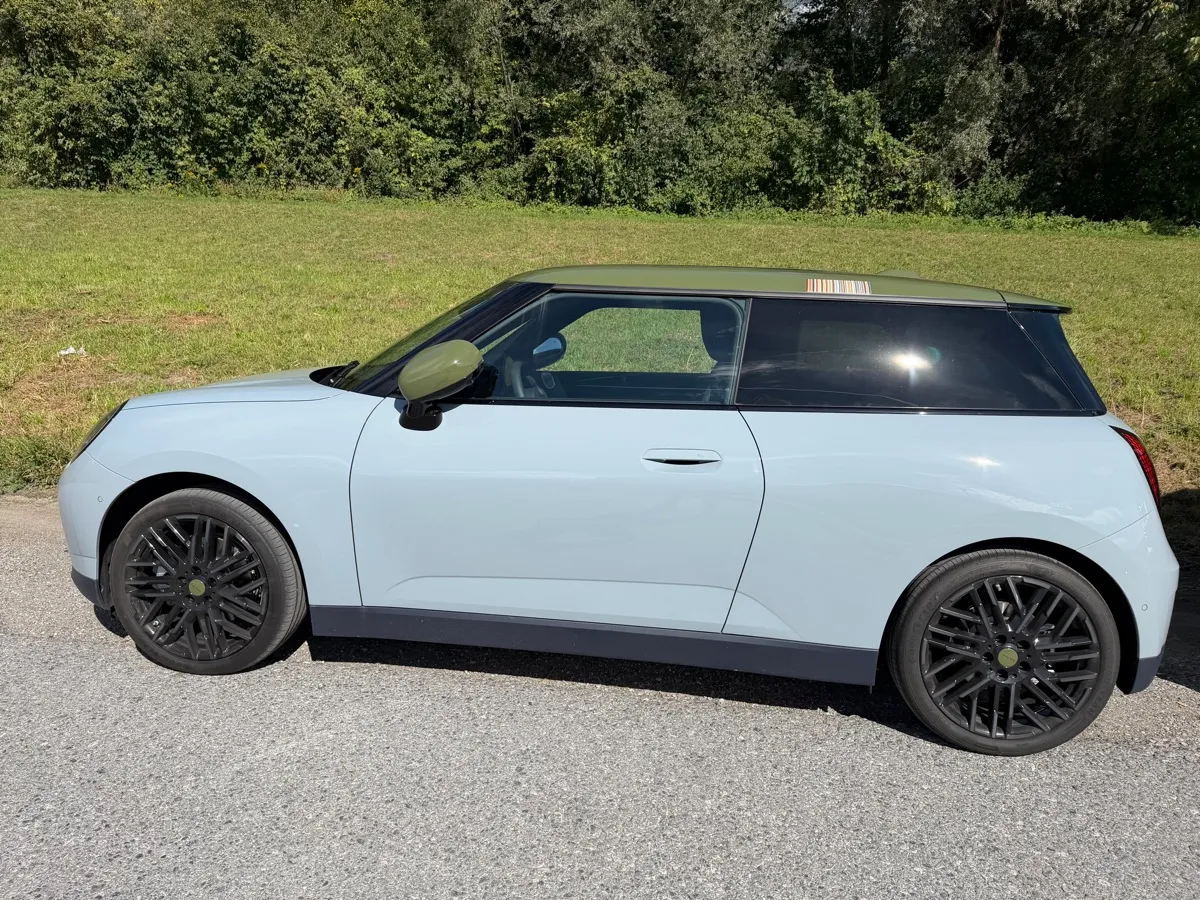 2026 MINI Cooper, 1 500 km, Rakousko — foto 3 z 3