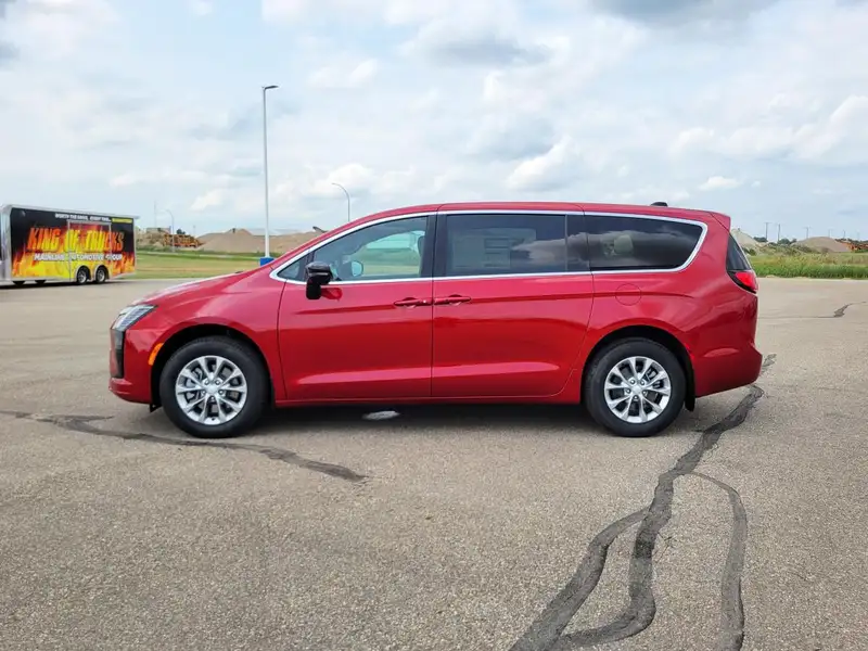 2027 Chrysler Pacifica Base, červená, 8 km, dovoz Kanada — foto 3 z 12