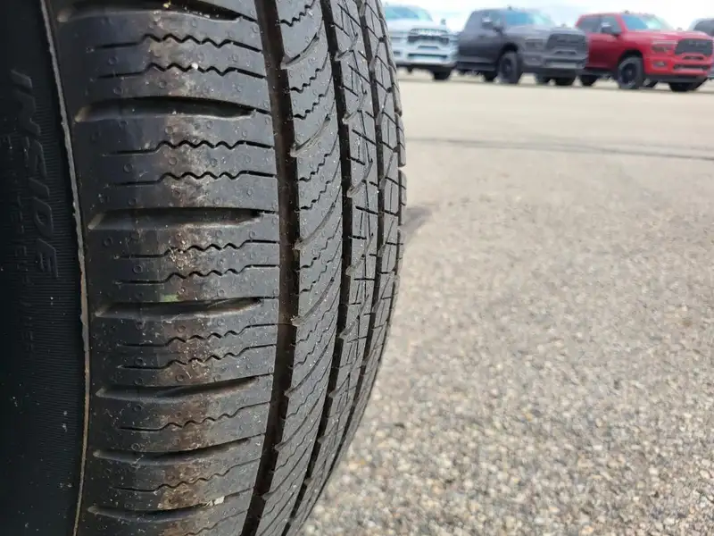 2027 Chrysler Pacifica Base, červená, 8 km, dovoz Kanada — foto 8 z 12