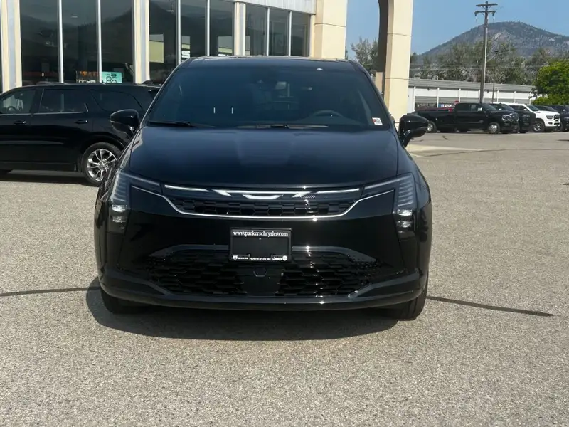 2027 Chrysler Pacifica Select AWD, černá, 0 km, dovoz Kanada — foto 3 z 12