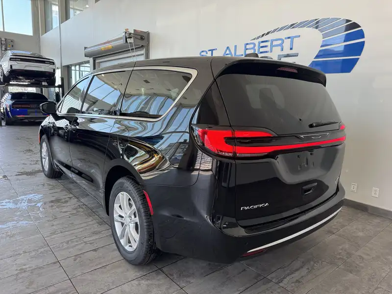 2027 Chrysler Pacifica Select| REMOTE START | REMOTE TRUNK RELEASE |, černá, 17 km, dovoz Kanada — foto 3 z 12