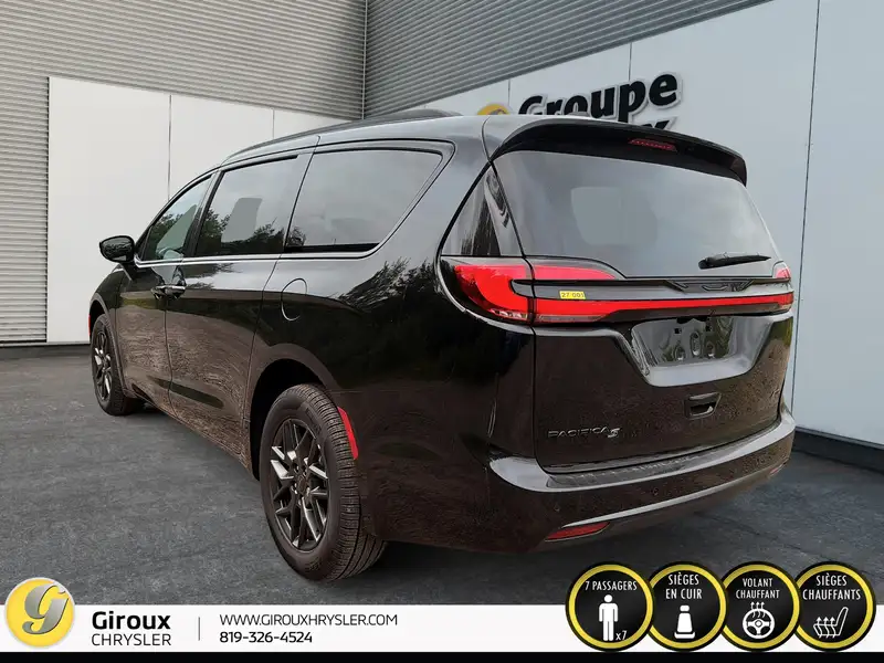 2027 Chrysler Pacifica Select AWD, černá, 0 km, dovoz Kanada — foto 8 z 12