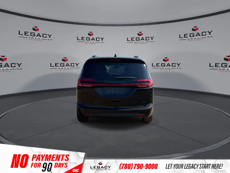 2027 Chrysler Pacifica Select AWD, černá, dovoz Kanada — foto 7 z 12