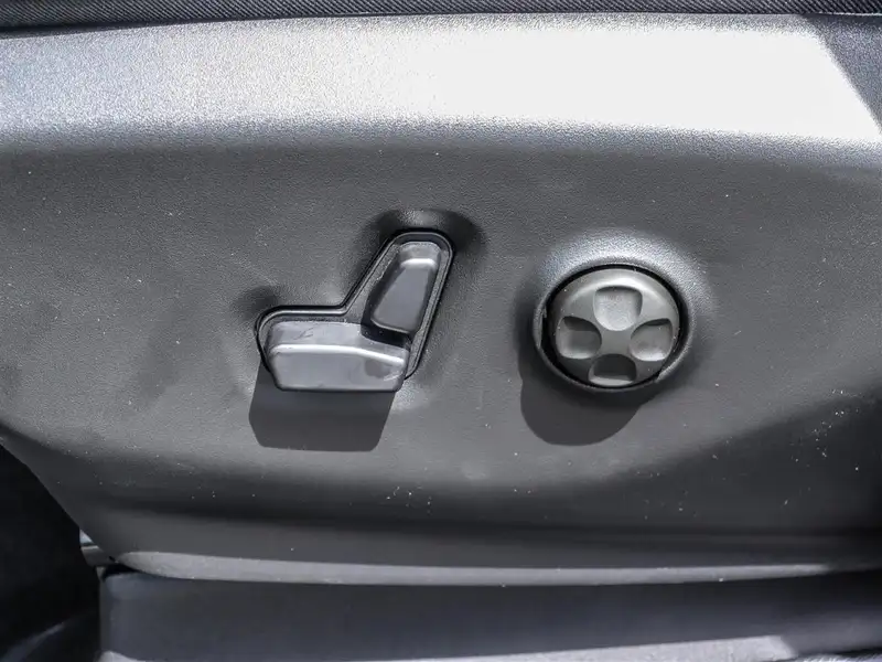 2027 Chrysler Pacifica Select, černá, 93 km, dovoz Kanada — foto 6 z 12