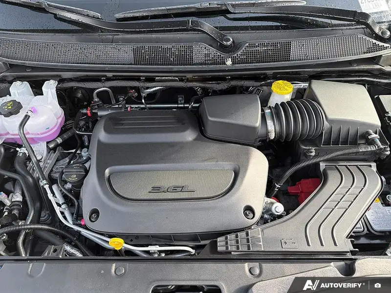 2027 Chrysler Pacifica Select, černá, 18 km, dovoz Kanada — foto 12 z 12
