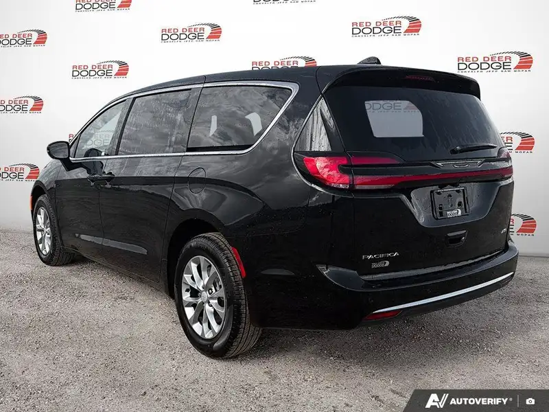 2027 Chrysler Pacifica Select, černá, 18 km, dovoz Kanada — foto 3 z 12