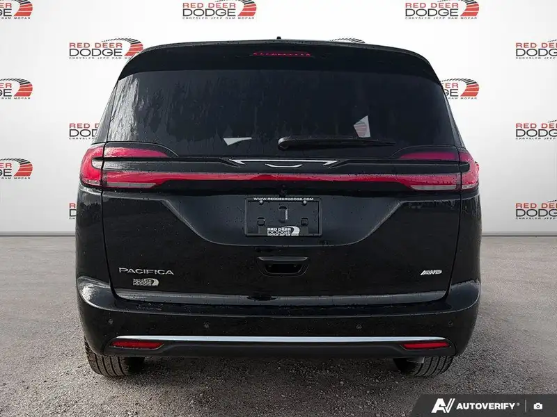 2027 Chrysler Pacifica Select, černá, 18 km, dovoz Kanada — foto 4 z 12