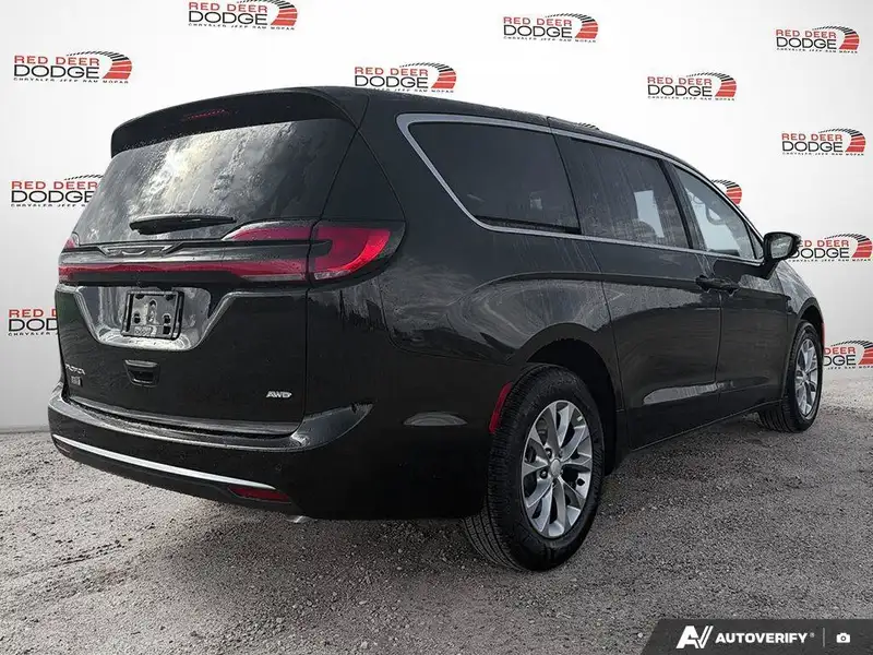 2027 Chrysler Pacifica Select, černá, 18 km, dovoz Kanada — foto 5 z 12
