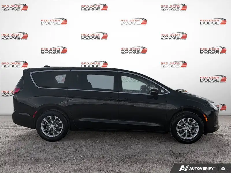 2027 Chrysler Pacifica Select, černá, 18 km, dovoz Kanada — foto 6 z 12
