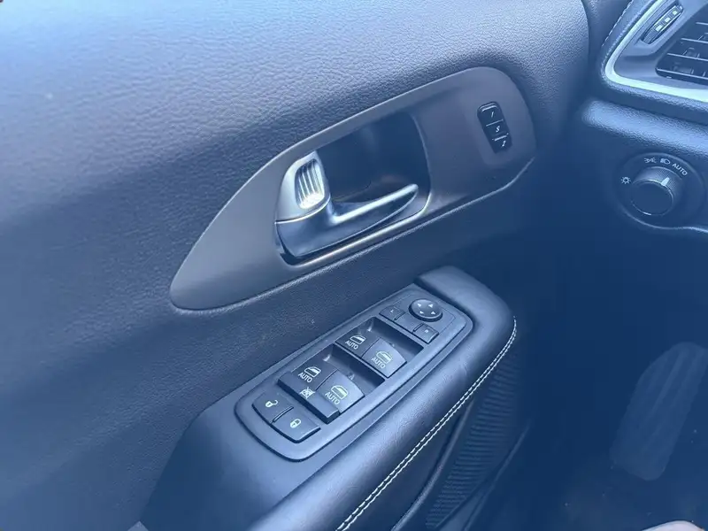 2027 Chrysler Pacifica Select, černá, 0 km, dovoz Kanada — foto 11 z 12