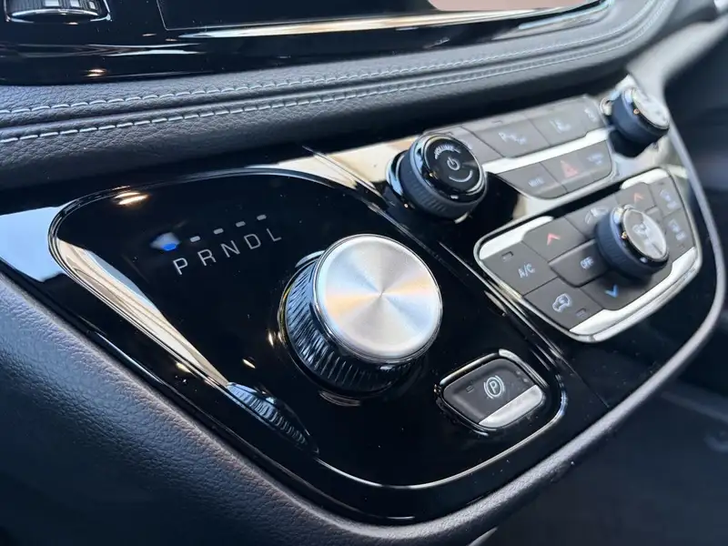 2027 Chrysler Pacifica Select, černá, 0 km, dovoz Kanada — foto 12 z 12