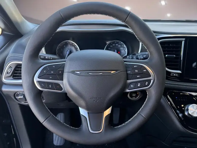 2027 Chrysler Pacifica Select, černá, 0 km, dovoz Kanada — foto 7 z 12