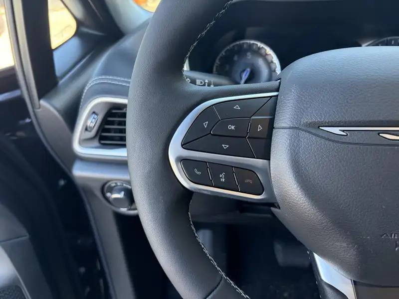 2027 Chrysler Pacifica Select, černá, 0 km, dovoz Kanada — foto 8 z 12