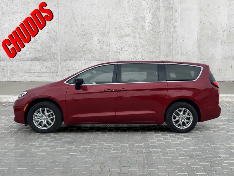 2024 Chrysler Pacifica Touring, červená, 35 km, dovoz Kanada — foto 3 z 12