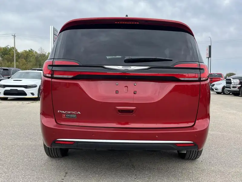 2024 Chrysler Pacifica Touring, červená, 35 km, dovoz Kanada — foto 4 z 12