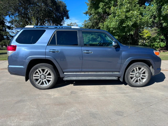 2011 Toyota 4Runner, modrá, 273 000 km, dovoz Kanada — foto 2 z 5