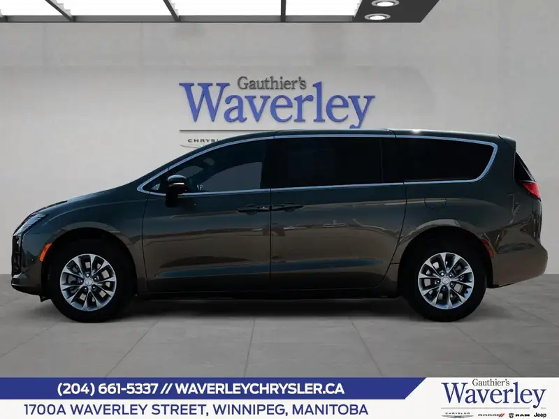 2027 Chrysler Pacifica Select AWD, zelená, 12 km, dovoz Kanada — foto 2 z 12