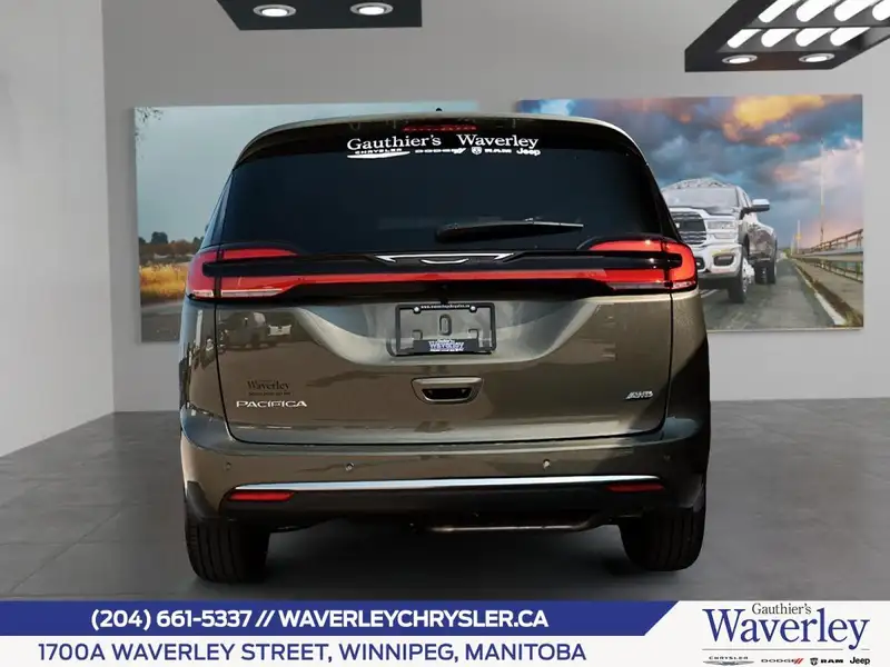 2027 Chrysler Pacifica Select AWD, zelená, 12 km, dovoz Kanada — foto 3 z 12