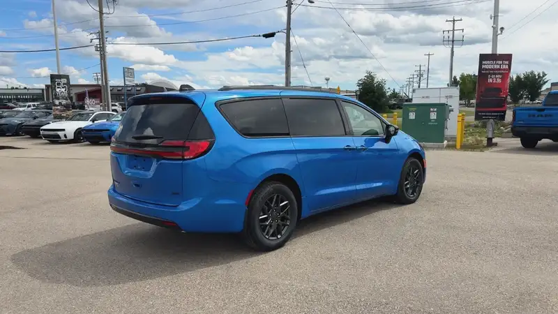 2027 Chrysler Pacifica Select, modrá, 19 km, dovoz Kanada — foto 5 z 12