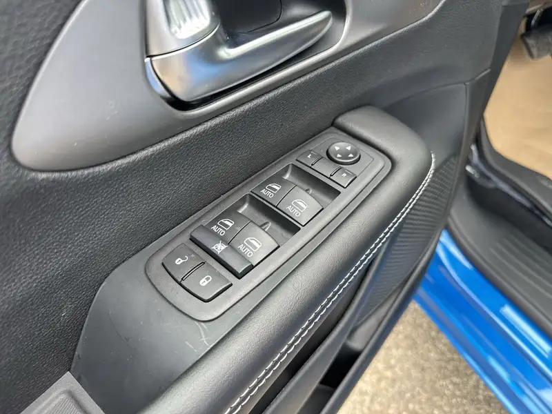 2027 Chrysler Pacifica Select, modrá, 19 km, dovoz Kanada — foto 8 z 12