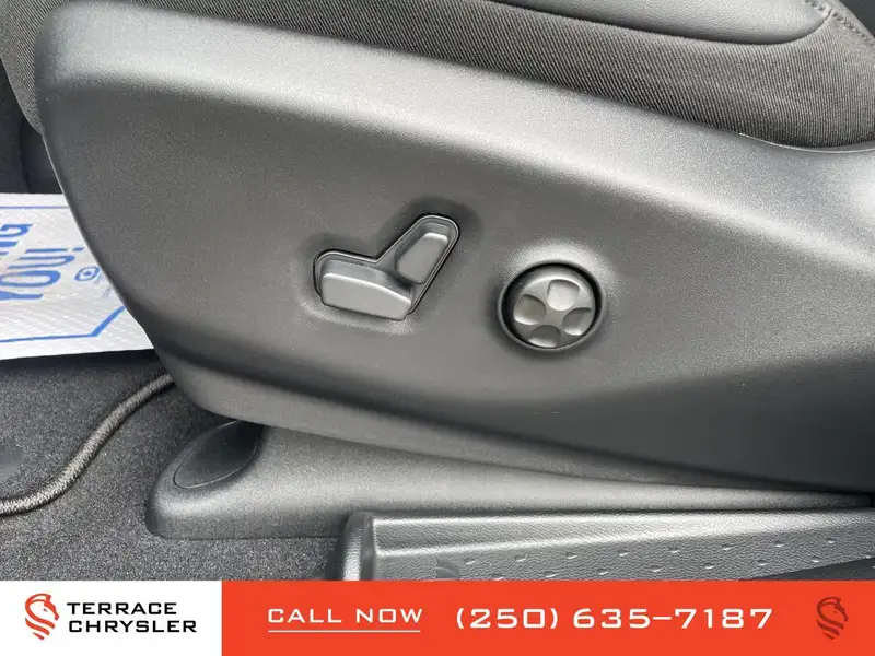 2027 Chrysler Pacifica Select, černá, 0 km, dovoz Kanada — foto 12 z 12