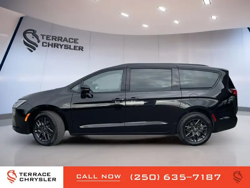 2027 Chrysler Pacifica Select, černá, 0 km, dovoz Kanada — foto 2 z 12