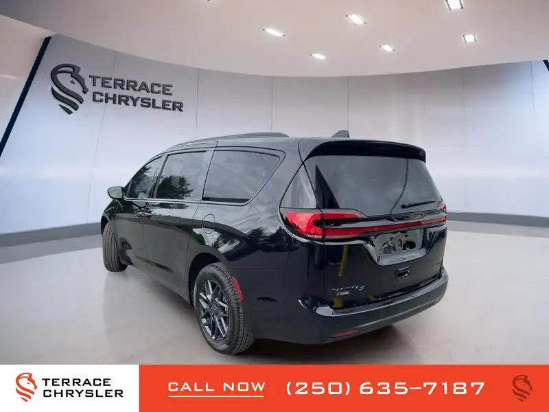 2027 Chrysler Pacifica Select, černá, 0 km, dovoz Kanada — foto 3 z 12