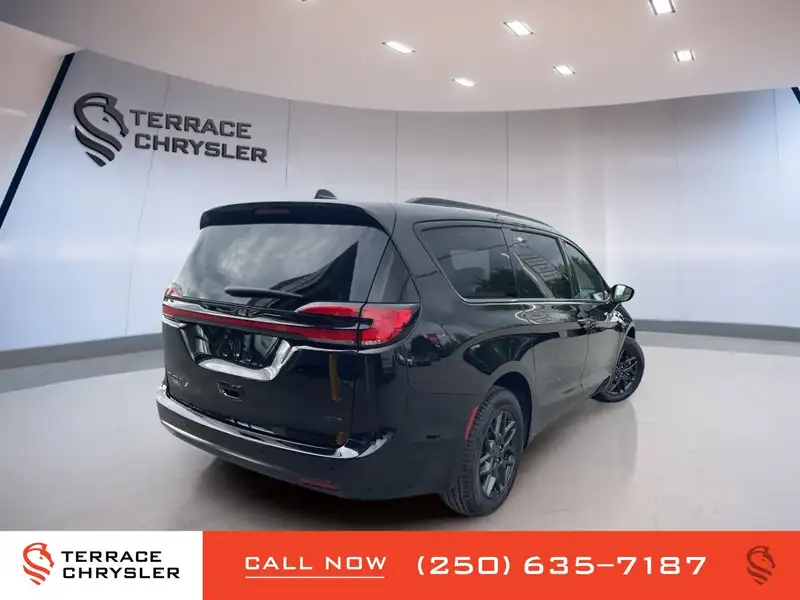 2027 Chrysler Pacifica Select, černá, 0 km, dovoz Kanada — foto 5 z 12