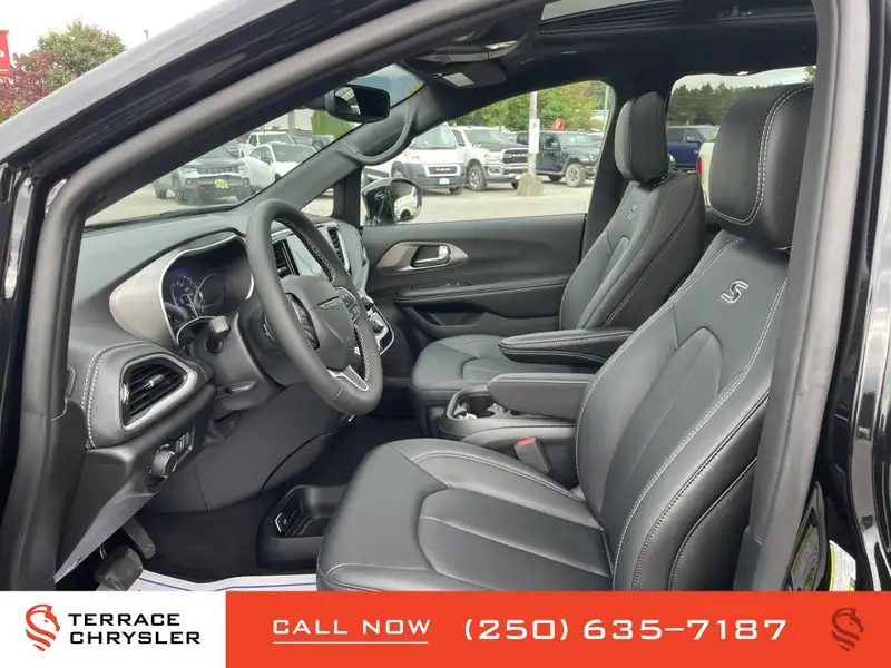 2027 Chrysler Pacifica Select, černá, 0 km, dovoz Kanada — foto 9 z 12