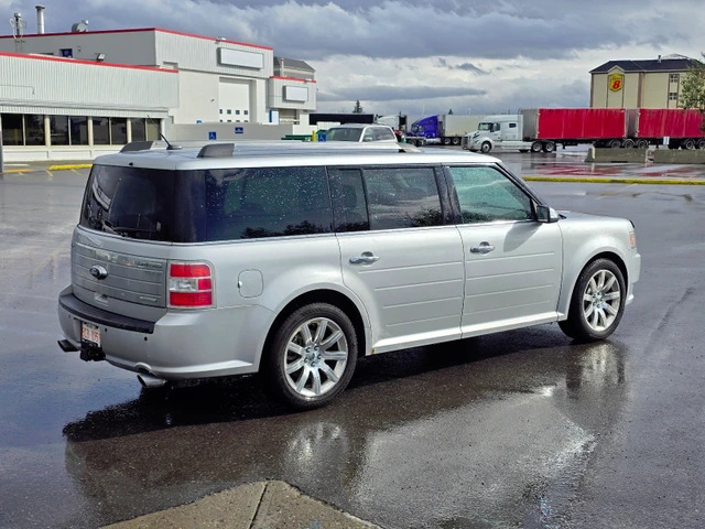 2011 Ford Flex Limited, stříbrná, 184 000 km, dovoz Kanada — foto 2 z 5