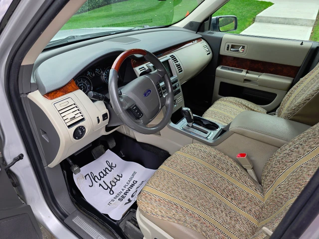 2011 Ford Flex Limited, stříbrná, 184 000 km, dovoz Kanada — foto 4 z 5