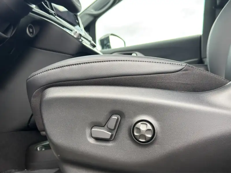 2027 Chrysler Pacifica Select, černá, dovoz Kanada — foto 10 z 12