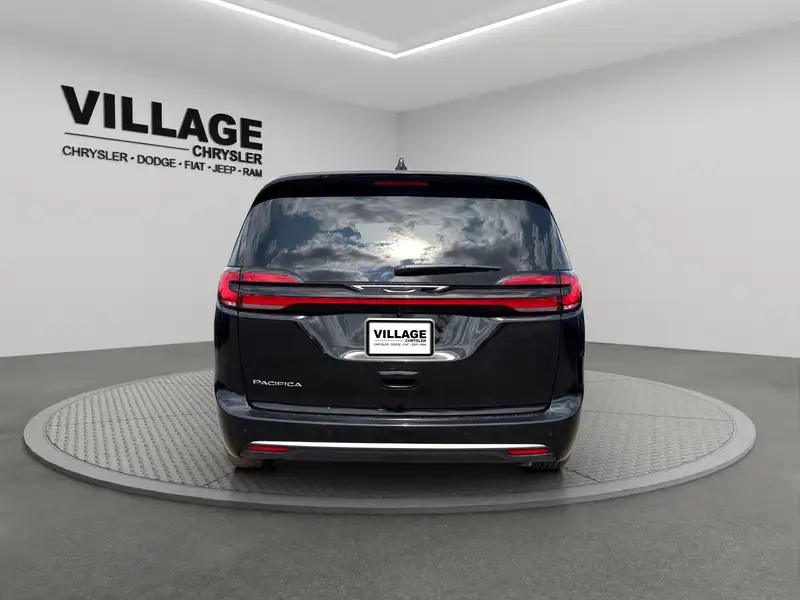 2027 Chrysler Pacifica Select, černá, dovoz Kanada — foto 5 z 12